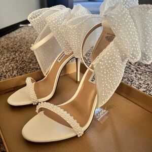 Size 6.5 Steve Madden White Benni Heels